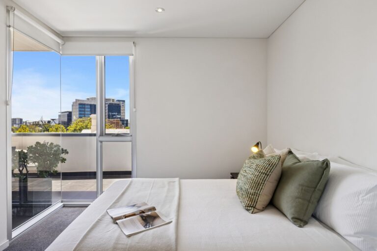 15/33 Malcolm Street gallery