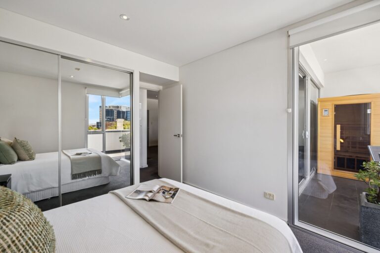 15/33 Malcolm Street gallery