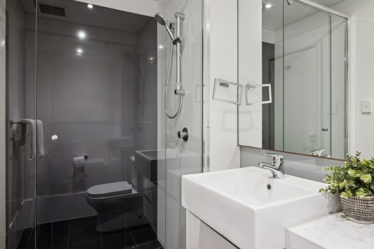 15/33 Malcolm Street gallery