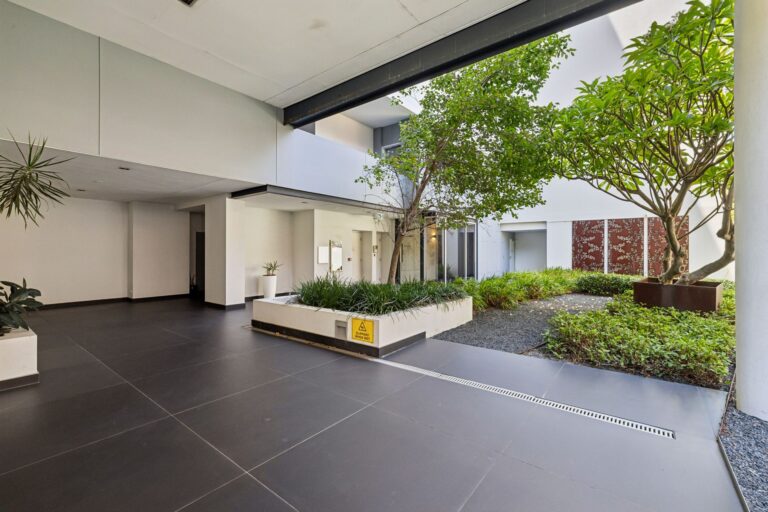 15/33 Malcolm Street gallery