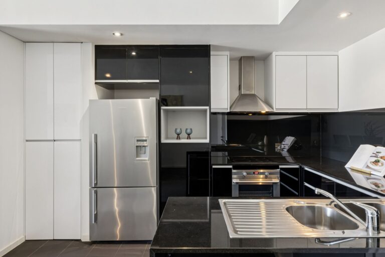 15/33 Malcolm Street gallery