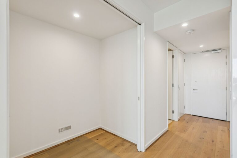 93/7 Davies Road gallery