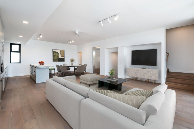 3/8 McCabe Street gallery