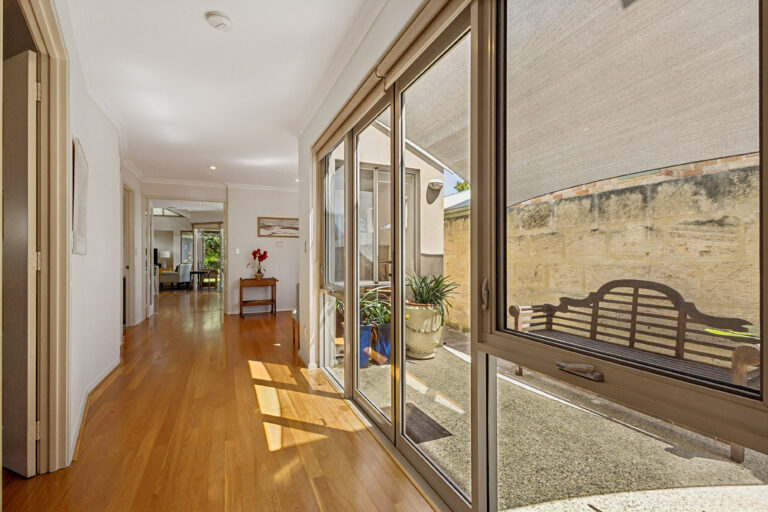 25 Lyons Street gallery