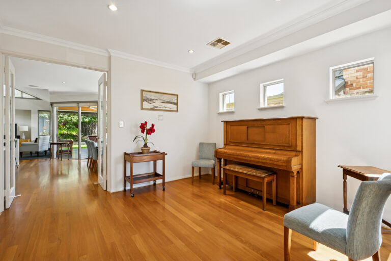 25 Lyons Street gallery