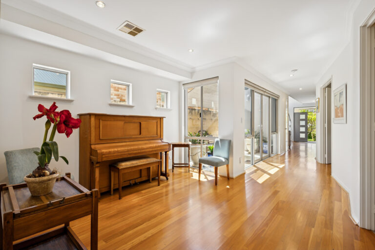 25 Lyons Street gallery