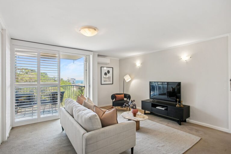 5/22 John Street gallery