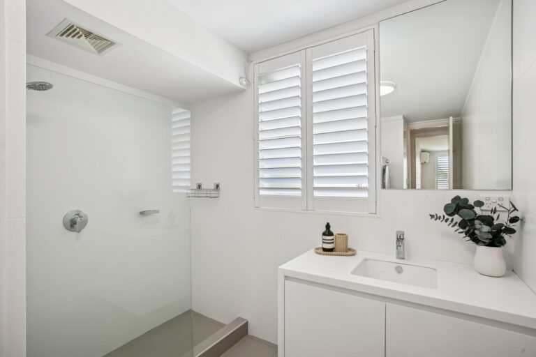 5/22 John Street gallery