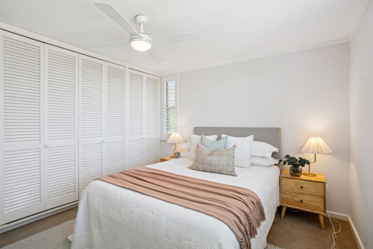 5/22 John Street gallery