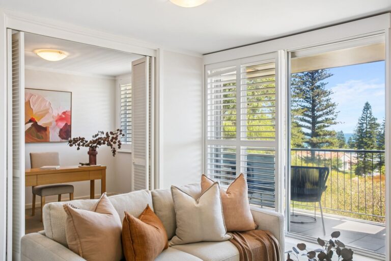 5/22 John Street gallery