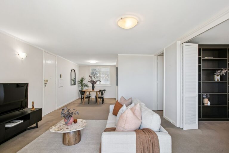 5/22 John Street gallery