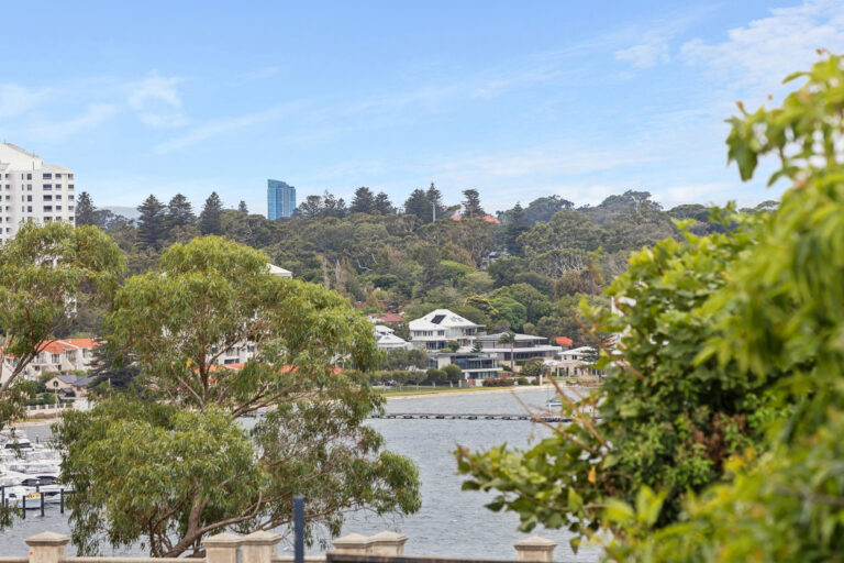 4/7 Bindaring Parade gallery