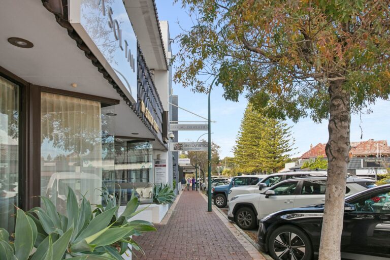 2/10 Station Street gallery