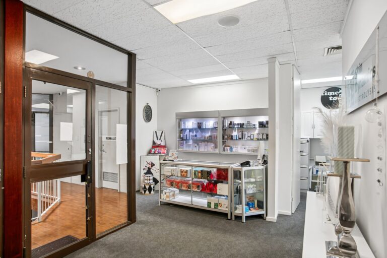 2/10 Station Street gallery