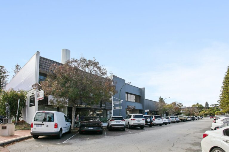 2/10 Station Street gallery