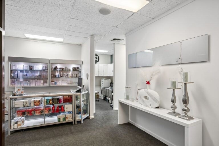2/10 Station Street gallery