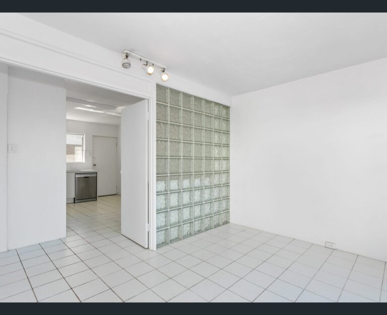 2/232 Marine Parade gallery