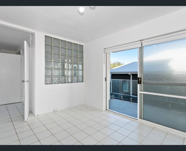 2/232 Marine Parade gallery