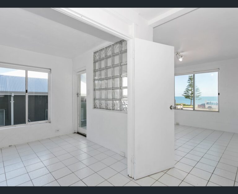 2/232 Marine Parade gallery
