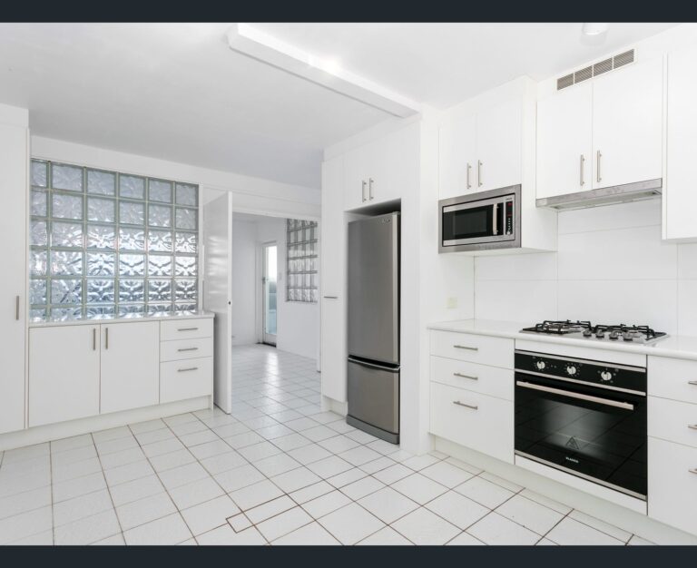 2/232 Marine Parade gallery