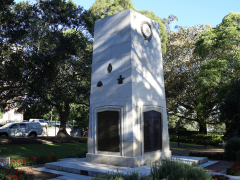 Gosford Cenotaph, side view Gosford Cenotaph, side view