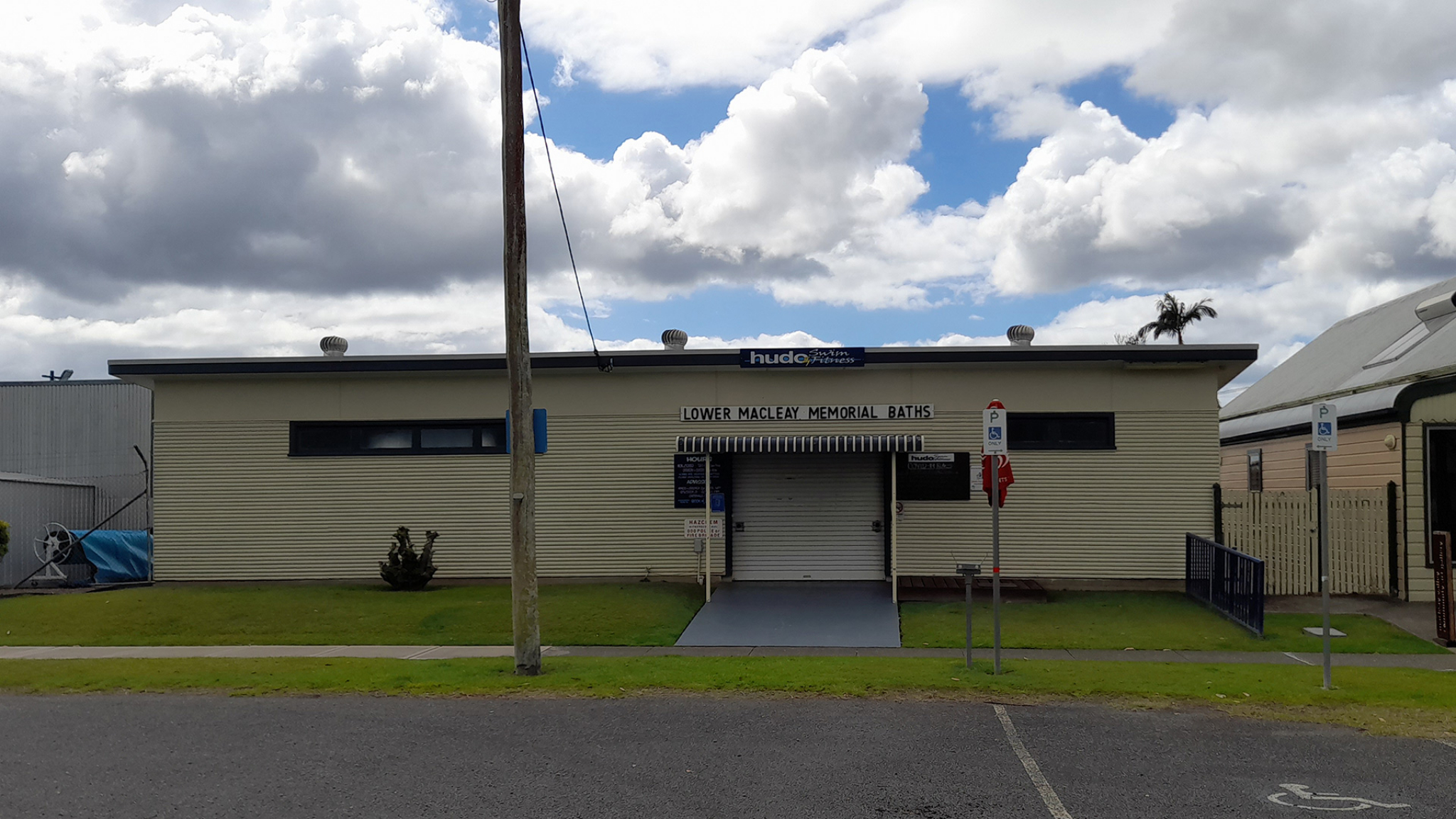 Photograph of Lower Macleay Memorial Baths, Gladstone   war memorial