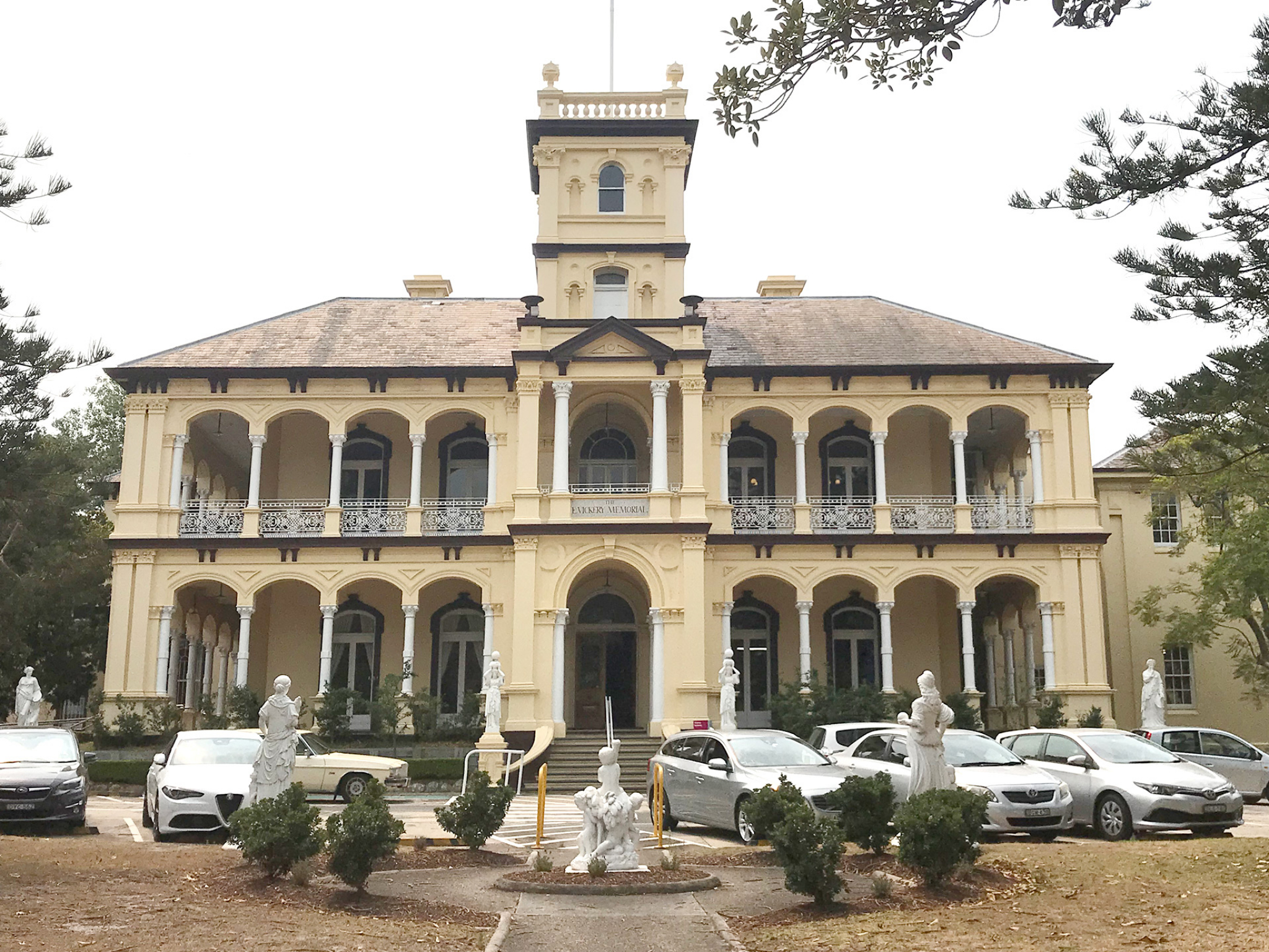 Photograph of Uniting War Memorial Hospital, Waverley war memorial