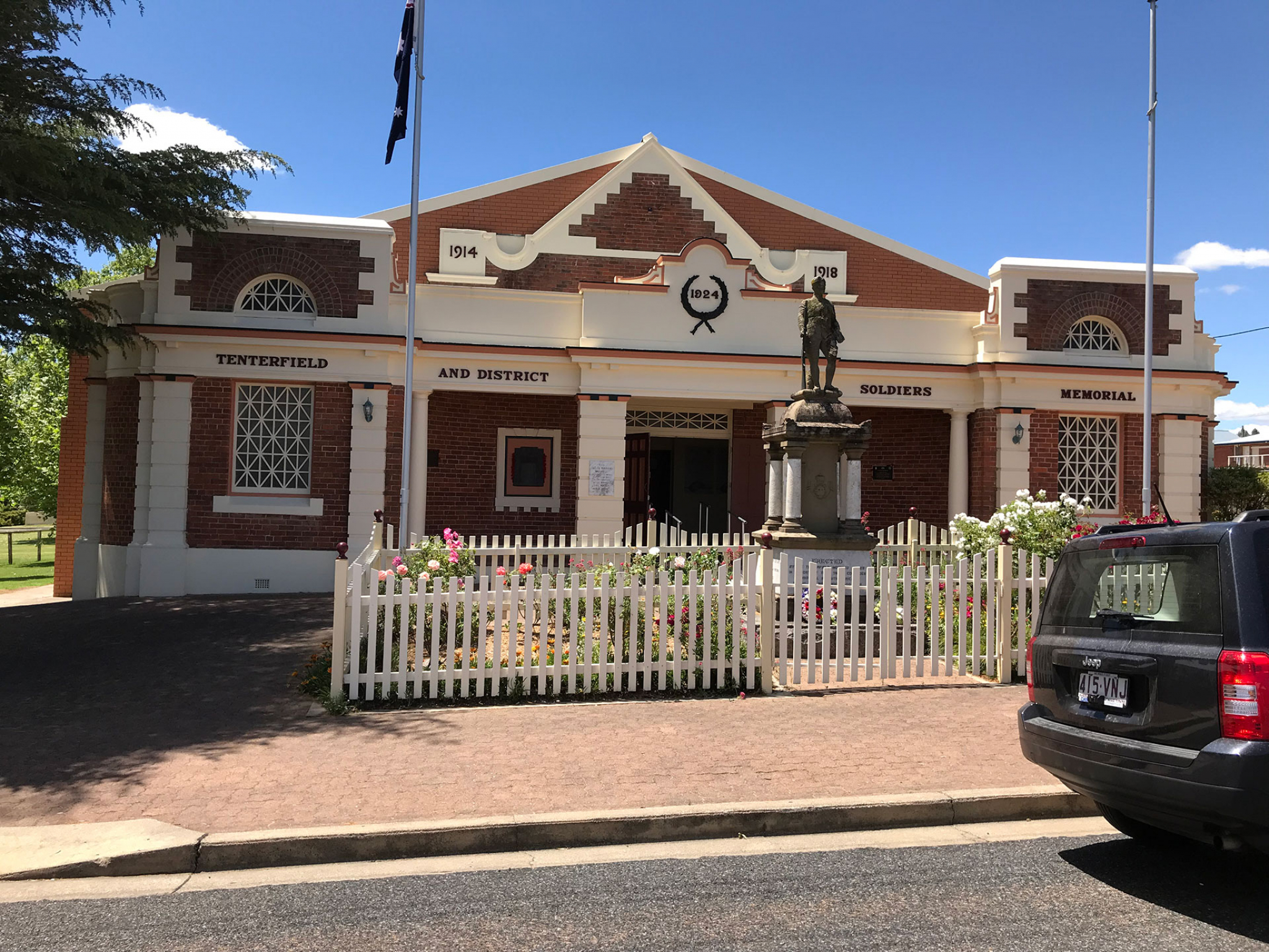 Photograph of Tenterfield and District Soldiers Memorial Hall  war memorial