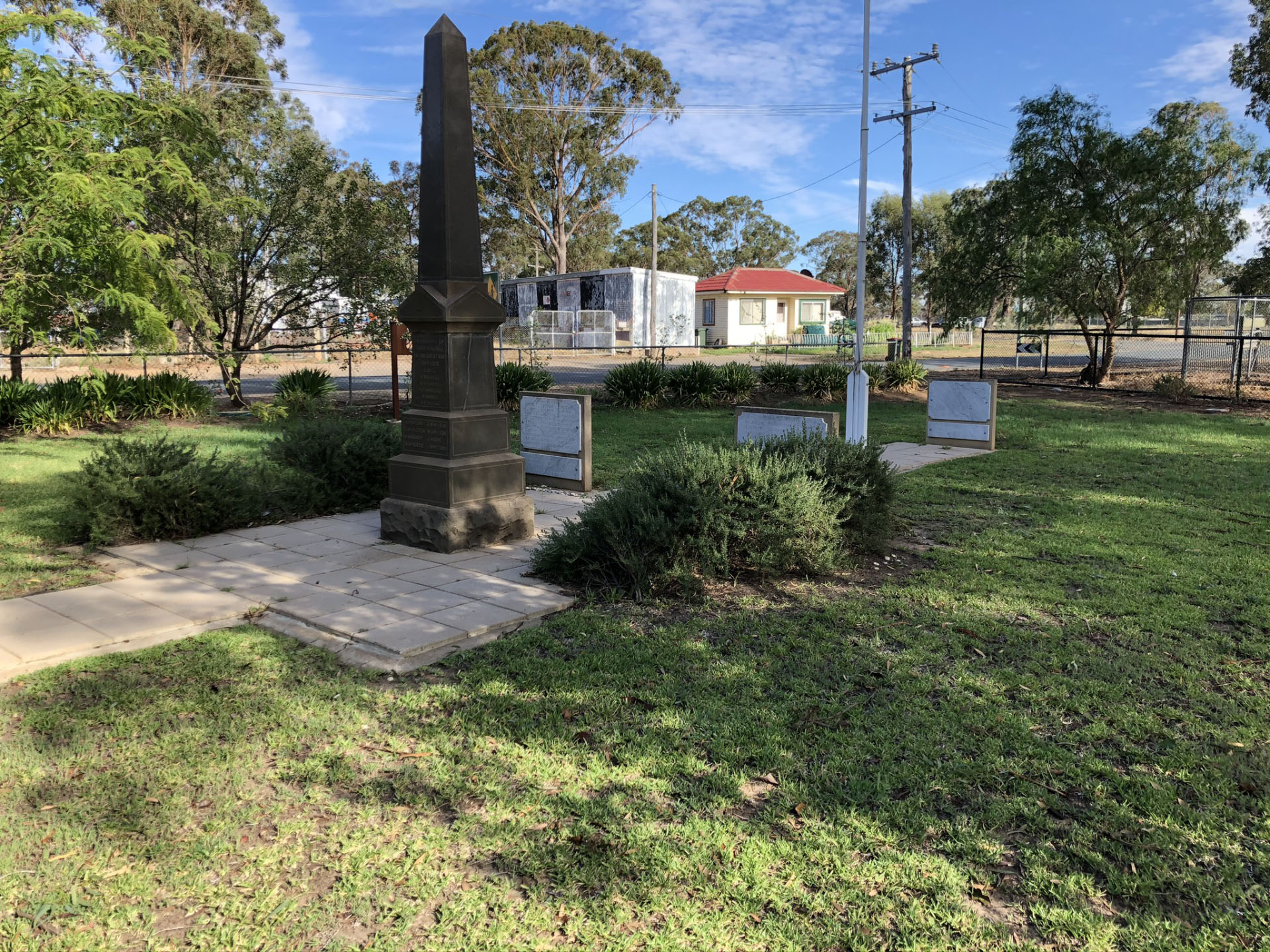 Illabo First World War Memorial and Roll of Honor, side view of obelisk