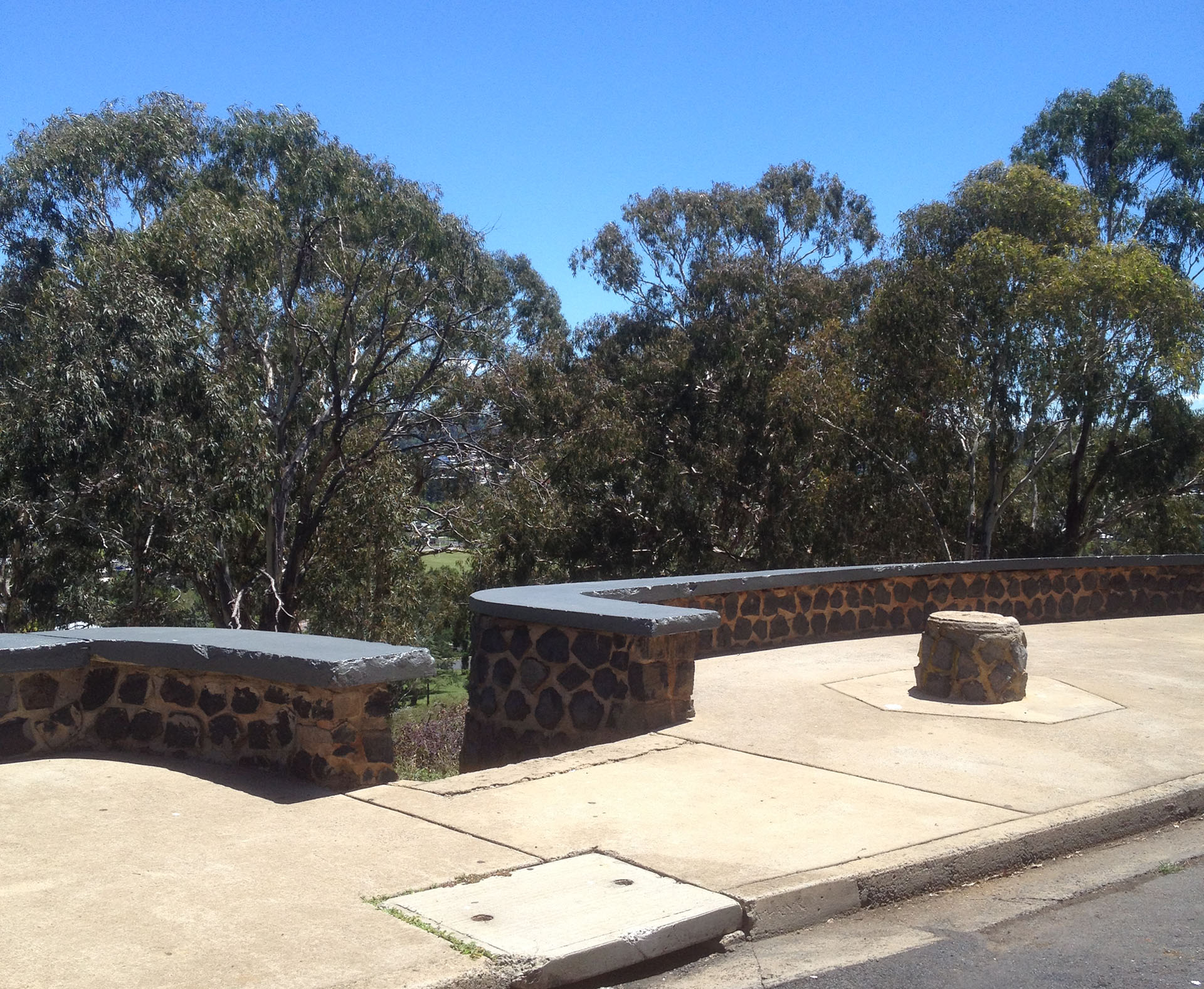 Apex Memorial Lookout, Armidale, view from lookout, with stone wall in the foreground