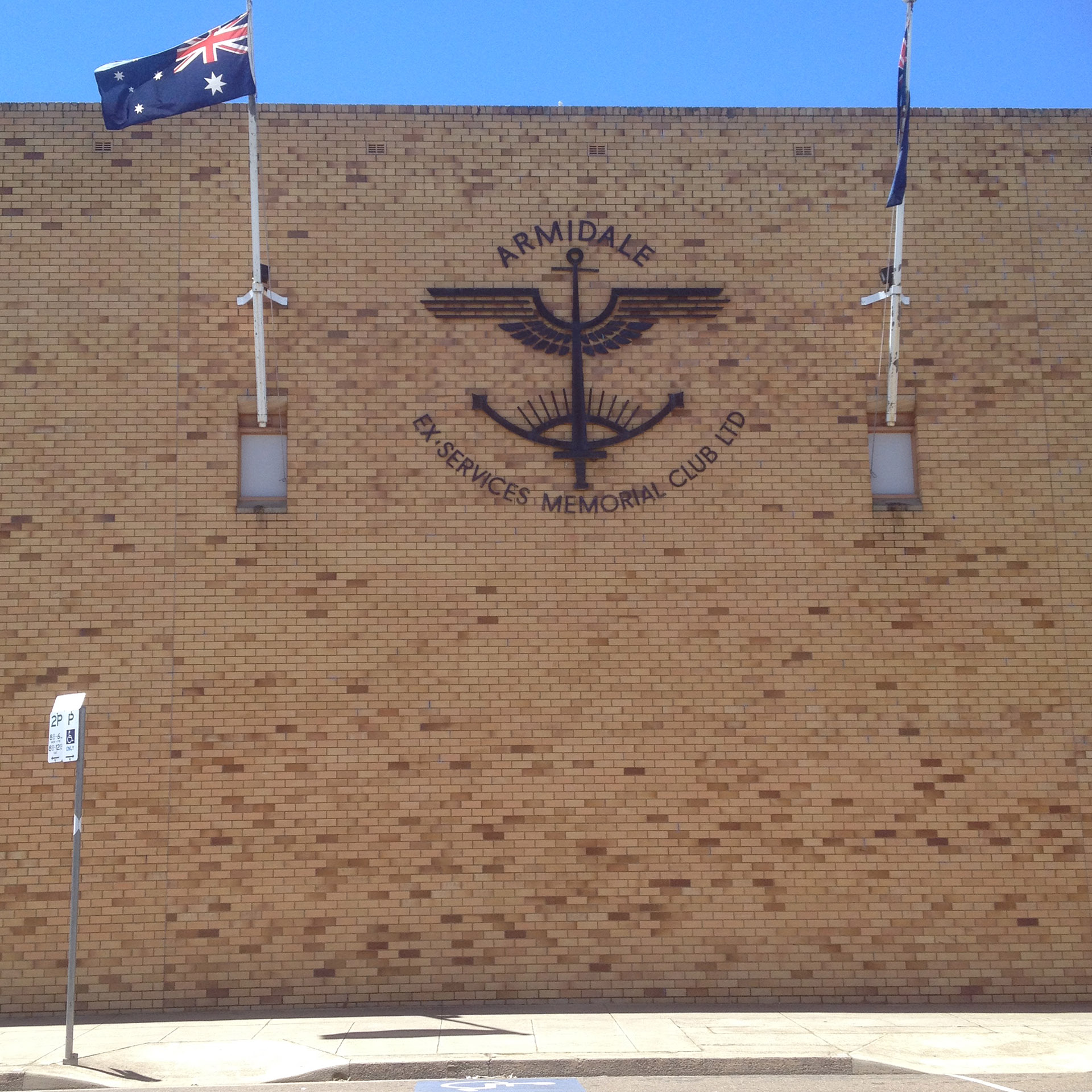 Armidale Ex-Services Memorial Club, signage