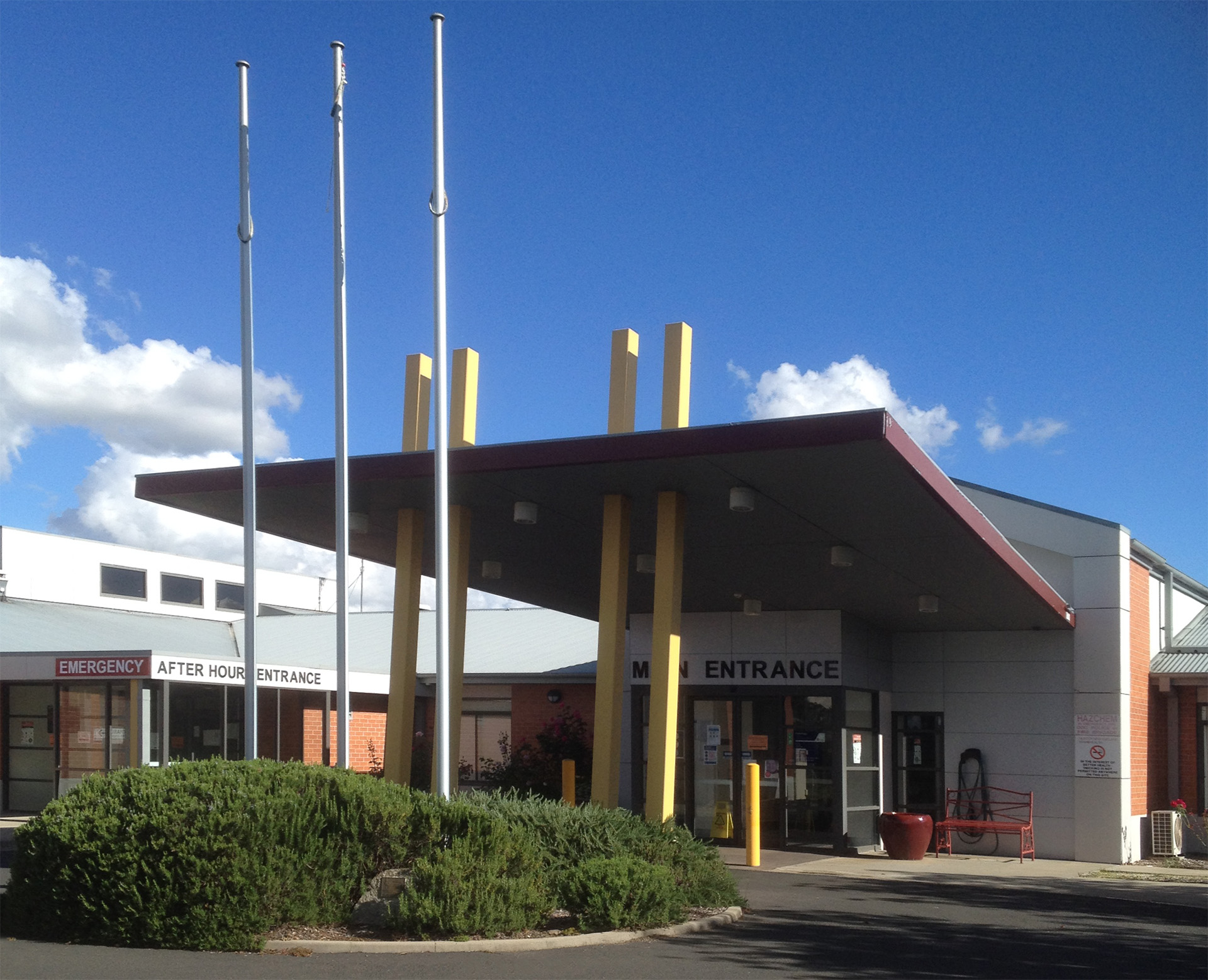 Guyra and District War Memorial Hospital, main entrance