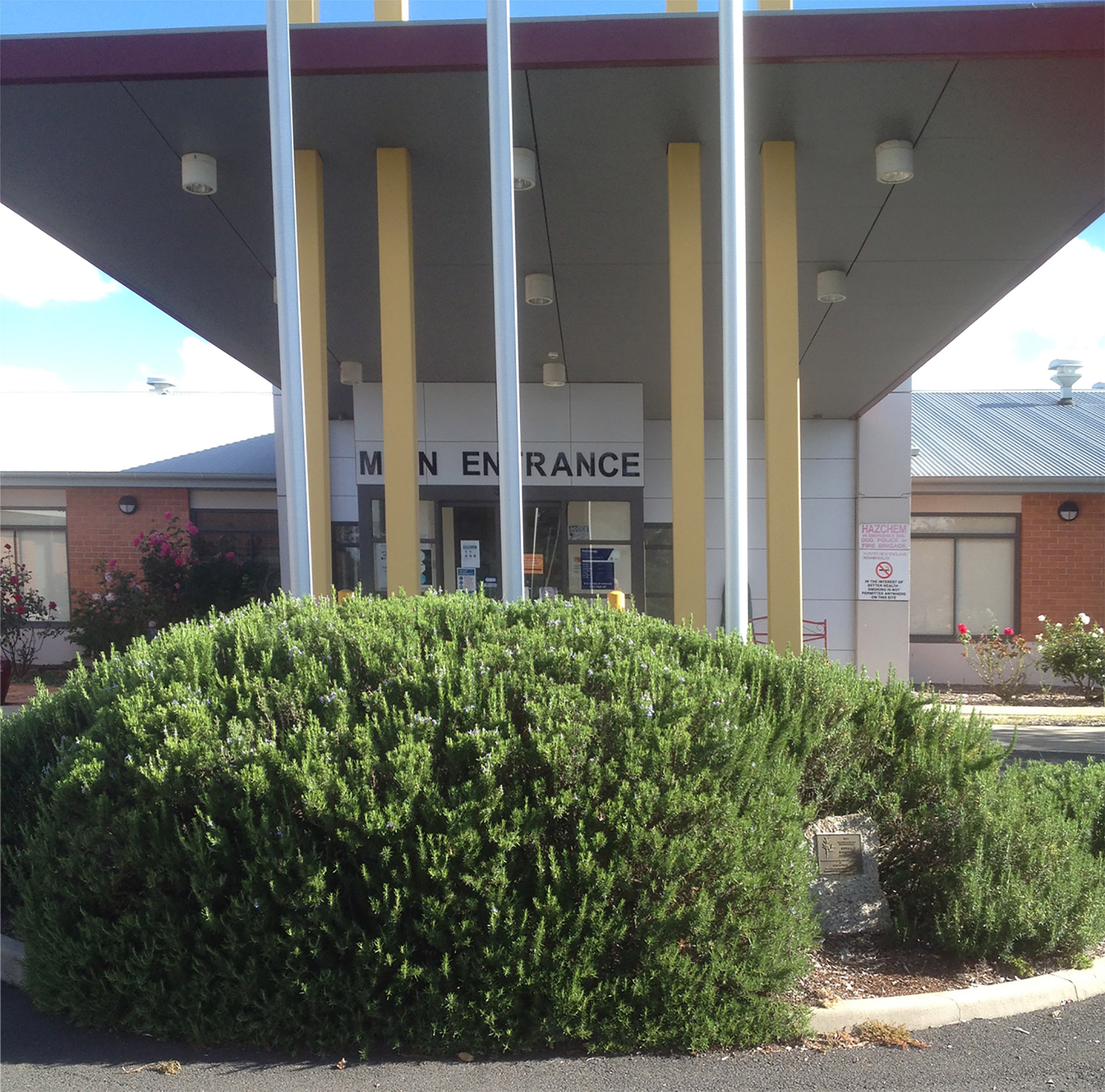 Guyra and District War Memorial Hospital, main entrance