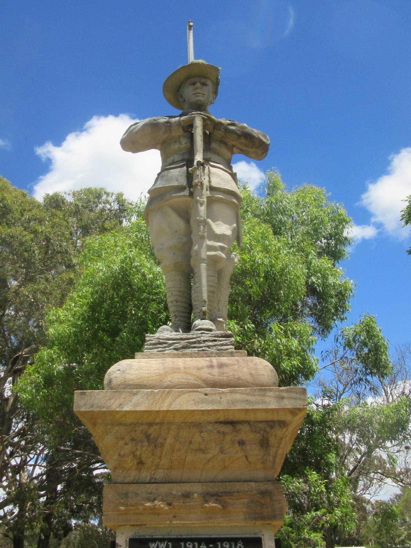 Liston-Amosfield First and Second World Wars Memorial, close-up of statue