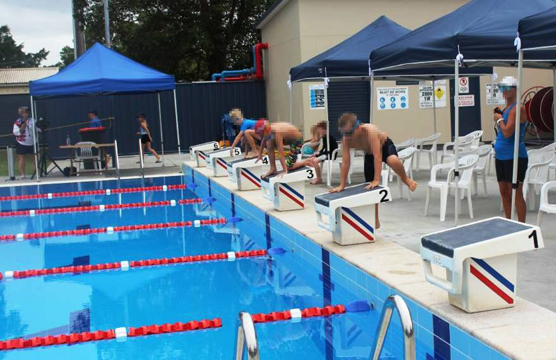 Wauchope Memorial Olympic Pool, children on diving blocks