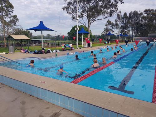🏊🏻‍♀️ Absolutely amazing turn out in our aqua aerobics class this morning! 🏊🏼‍♂️