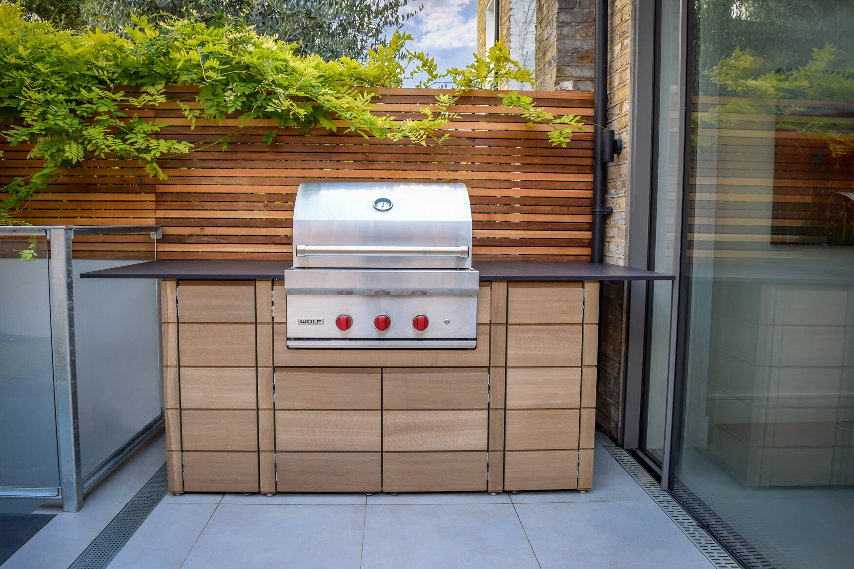 DSC 0010 amended web