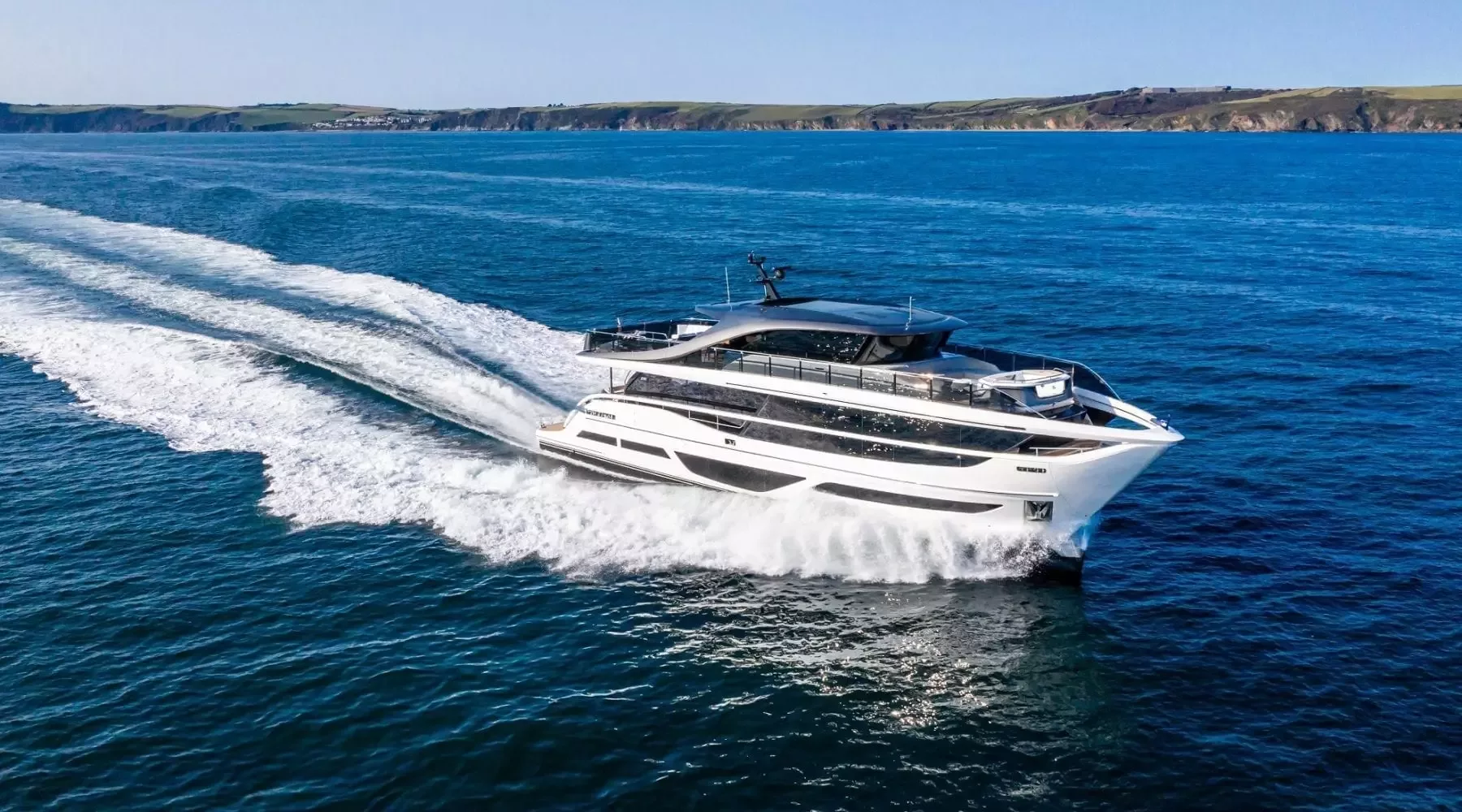 X95 exterior white hull 9 1800x1000