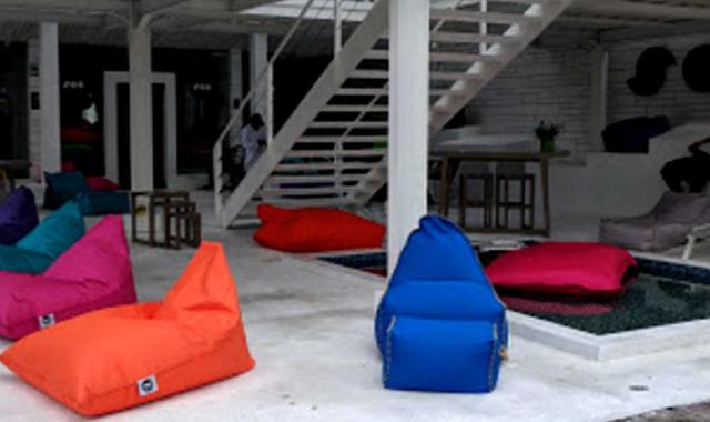 santai pool bean bags