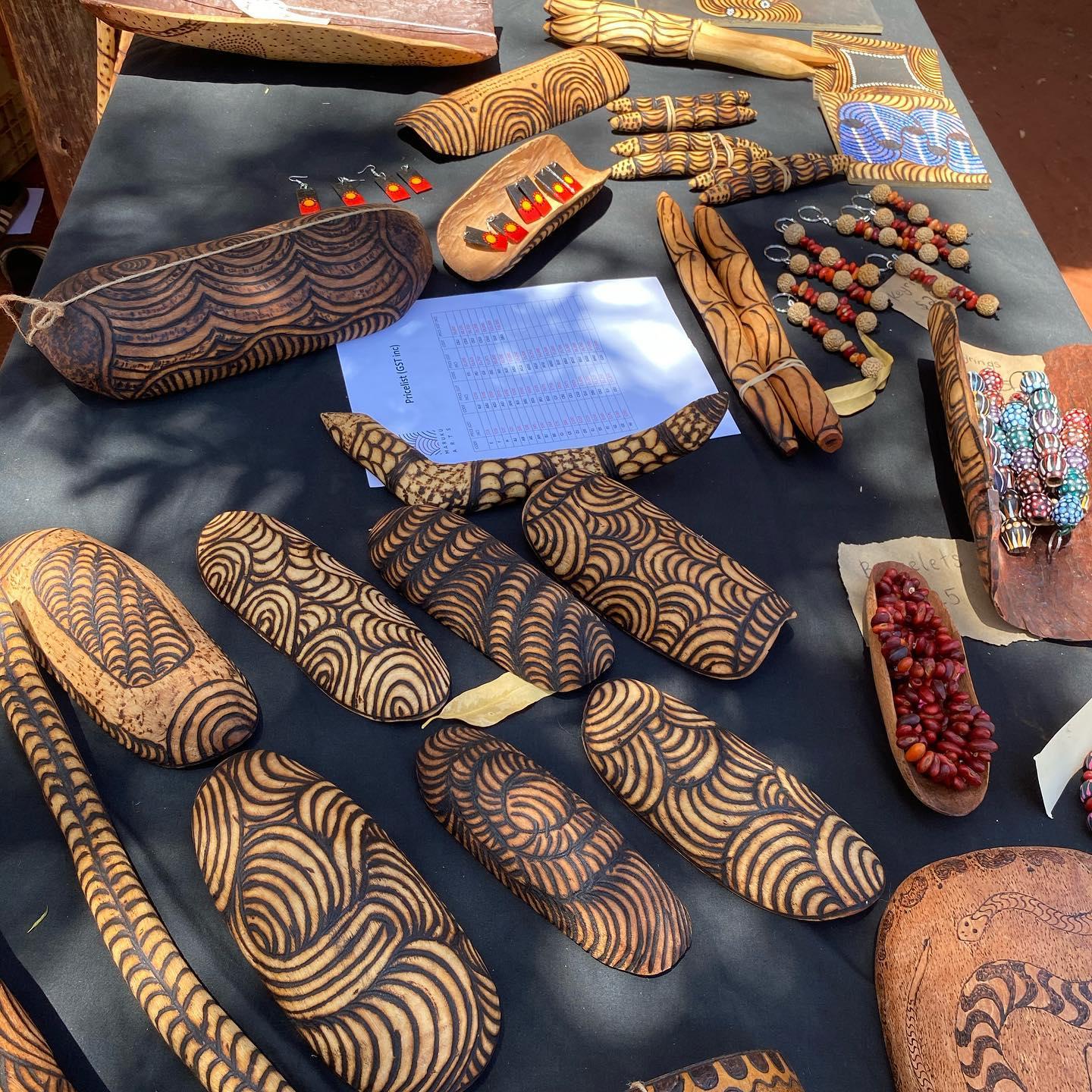 Play Travel | Maruku Arts Gallery, Uluru