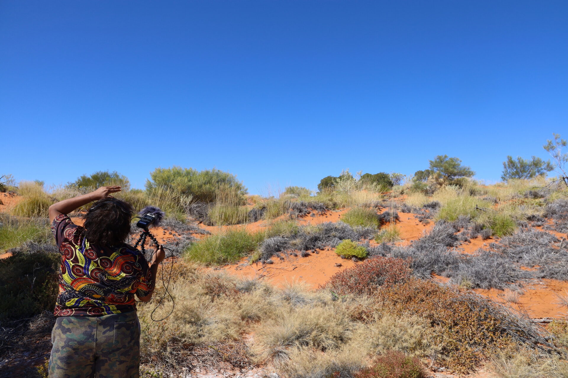 Anya Samson recording the mail plane landing in Punmu at Wilarra Spring