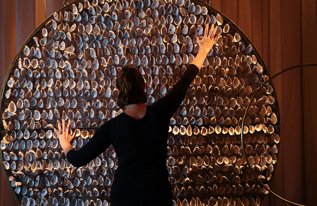 Set design Thea on shell circle