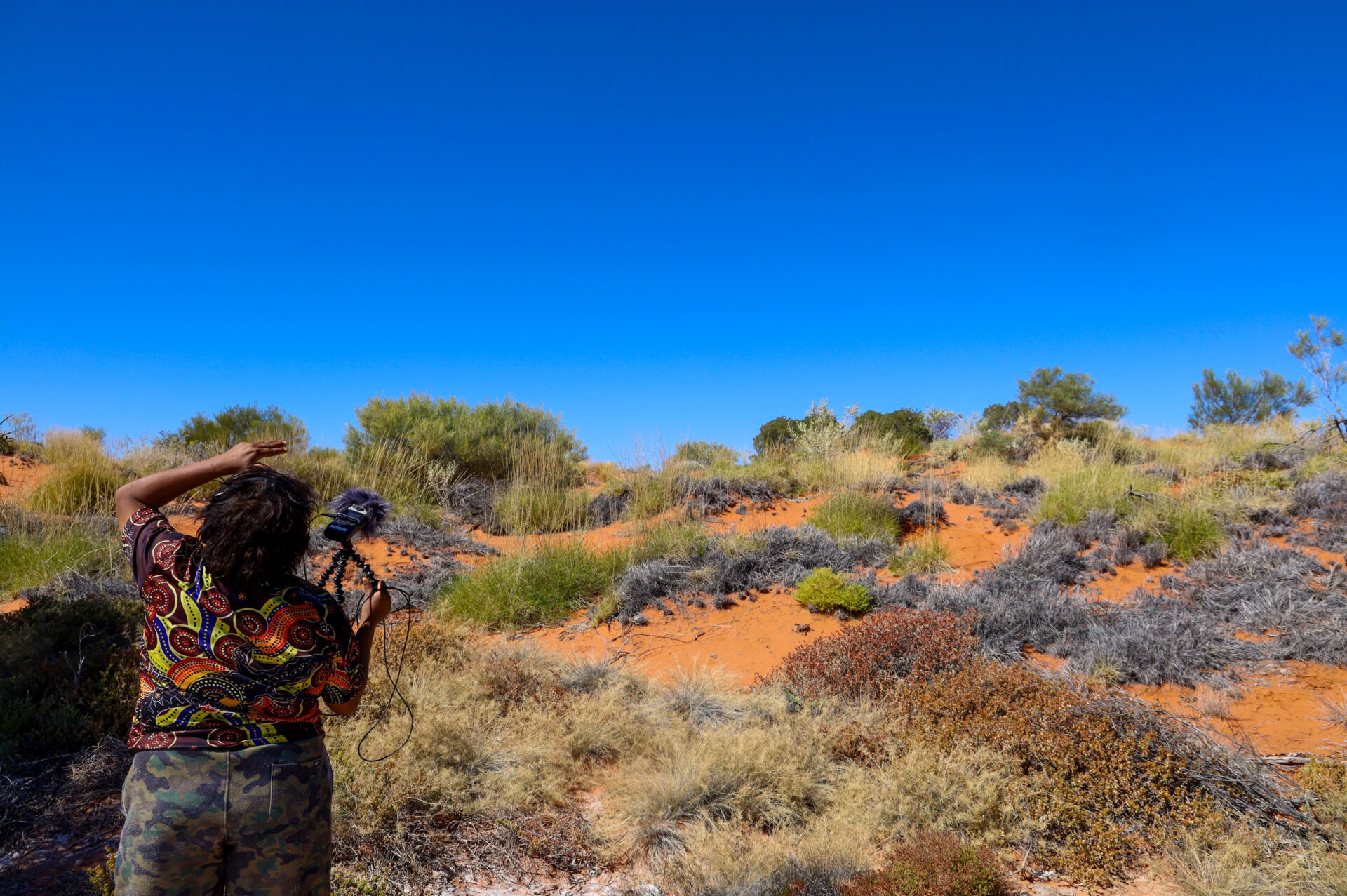 Anya Samson recording the mail plane landing in Punmu at Wilarra Spring