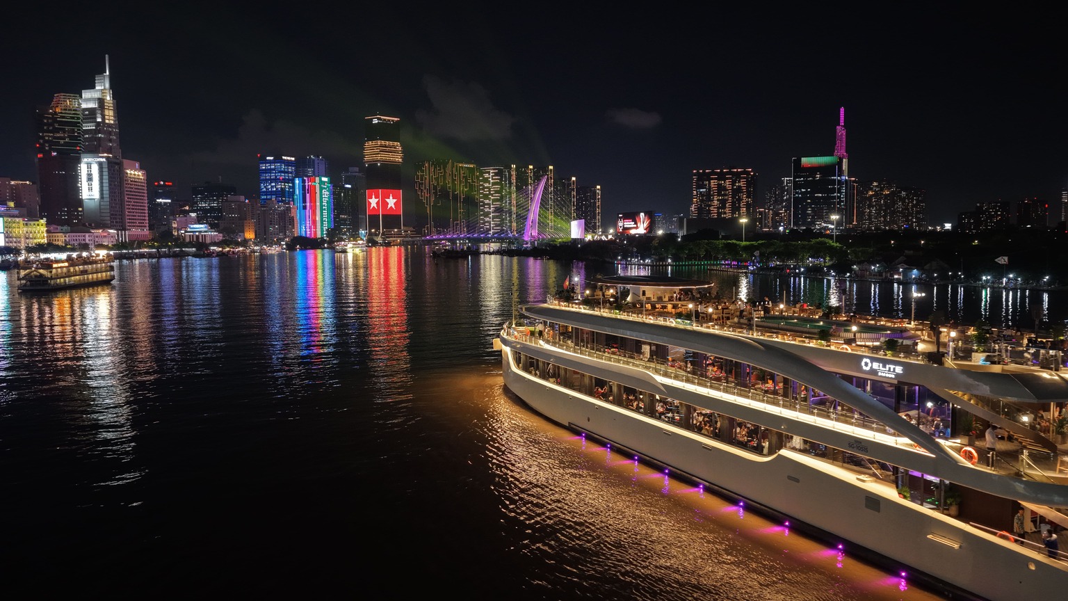 Premium Dinner Buffet on the Elite Cruise of Saigon River