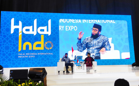 Kampanyekan Etika Bisnis Islami, Ustadz Khalid Basalamah Ramaikan Pameran Halal Indo 2024 di ICE BSD - Tangerang