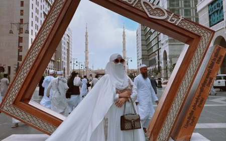 Duh, Waria Umrah Pakai Hijab. Anggota DPR: Ini Pelecehan Agama! Pelakunya Terlaknat kecuali Mereka Bertaubat!