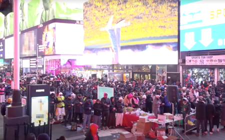 Gelar Shalat Tarawih di Times Square, Umat Muslim New York Curi Perhatian Dunia